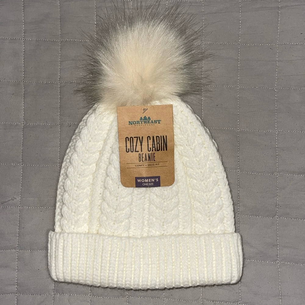 NWT Cream plaited cable fur pom beanie